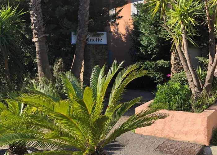 GRIMAUD Golf Saint Tropez Rez de jardin Vue piscine